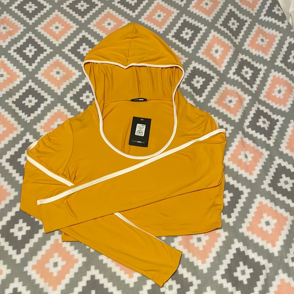 Fashion Nova Longsleeve cropped hoodie